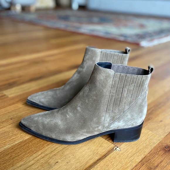 Marc Fisher LTD Yommi Chelsea Bootie Taupe 8.5 - Picture 2 of 8
